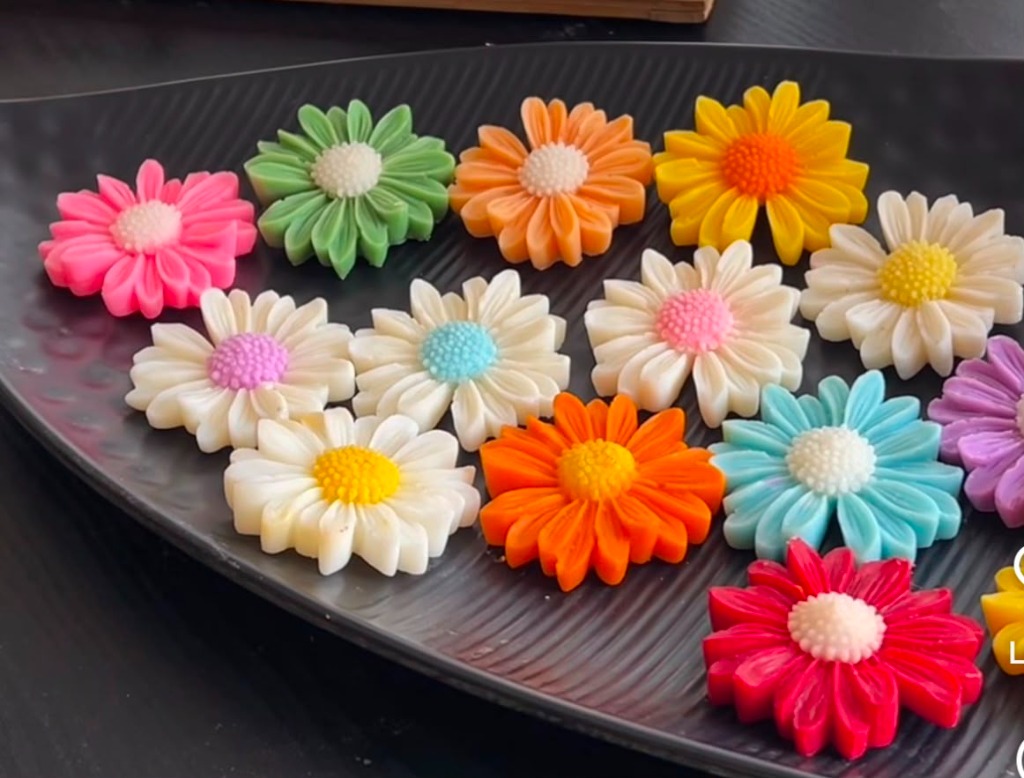 Daisy Candle